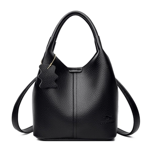 Sac À Main Femme En Cuir PU Grainé Sac Seau Bandoulière Avec Pendentif Ours Mode Quotidien Polyvalent Grande Capacité