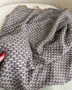 Vue macro détaillée de la texture épaisse en tricot de tweed marron et beige