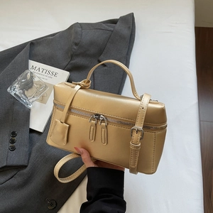 Sac carré champagne métallisé avec double fermeture éclair et lanières à boucles