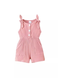 Pagliaccetto rosa senza maniche per neonato con fiocchi sulle spalle e bottoni decorativi