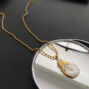Collier Pendentif Plume Acier Inoxydable Nacre Zircone Incrusté Chaîne À Billes Bijoux Pour Femmes Élégant Clavicule
