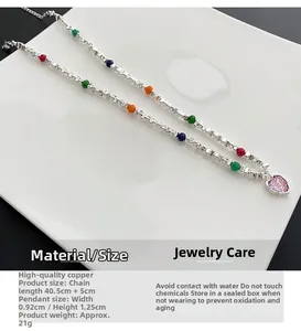 Détails du collier pendentif cœur avec perles colorées et dimensions précises