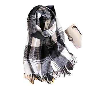 Sciarpa calda stile nordico a quadri neri e bianchi con dettagli di frange in simil cashmere