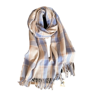 Klassischer karierter Schal aus Kaschmirimitat mit Fransen in Beige, Blau und Orange