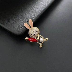 Cute Cartoon Rabbit Brooch Pin Gold Plated Alloy Rhinestone Bunny Holding Carrot Enamel Artificial Pearl Clothing Accessories
