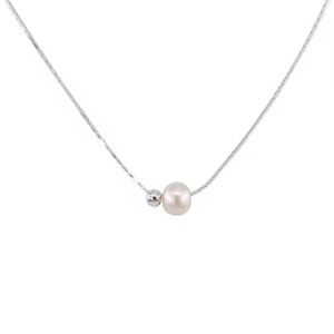 Collier minimaliste en acier titane avec perle ronde et chaîne serpent élégante pour femme