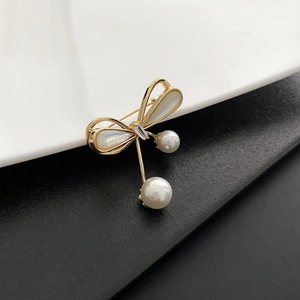 Elegant Bowknot Artificial Pearl Brooch Gold Plated Copper Mother Of Artificial Pearl Inlay Zircon Decorative Pin For Women Anti Exposure
