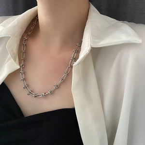 Hip-Hop-Halskette aus Titanstahl mit Knotenkette für Herren und Damen im silbernen Industrie-Stil