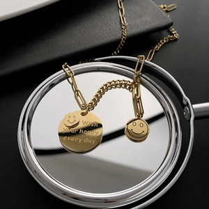 Smiley Titanstahl Halskette Für Damen Runder Gravierter Anhänger Asymmetrische Büroklammerkette Trendy Hip Hop Schmuck