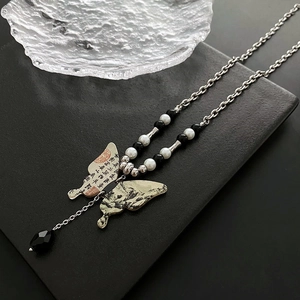 Collier papillon de style chinois avec peinture à l'encre et chaîne à perles chic