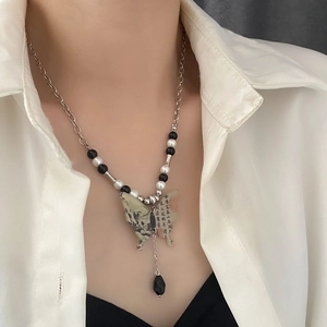 Collier papillon de style chinois avec perles et pendentif de peinture à l'encre d'art