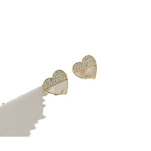 Minimalistische Herz-Ohrstecker mit funkelnden Kristallen und weißem Perlmutt für Damen