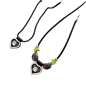 Colliers pendentifs coeur minimalistes avec chaîne perlée noire et breloques en strass