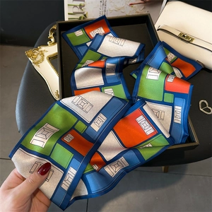 Écharpe étroite en soie pour femme avec imprimé géométrique vert orange et bleu