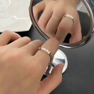 Minimalist Beaded Ring For Women Titanium Steel Freshwater Pearl Elastic Finger Ring Elegant Handcrafted Style Jewelry