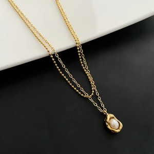 Collier double couche doré avec pendentif perle baroque en forme de pois pour femme