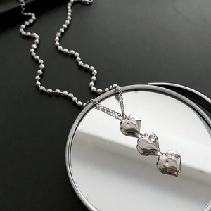 Collier Pendentif Triple Coeur Alliage Texture Métal Liquide Chaîne À Billes Y2K Bijoux Tendance Cyber