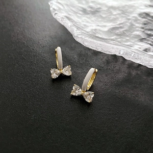 Schleife Creolen Vergoldet Kupfer Weiß Emaille Herz Zirkonia Elegant Süßer Schmuck Für Frauen
