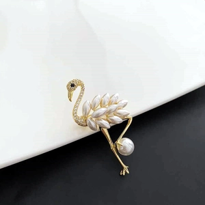 Flamingo Brooch For Women Gold Tone Copper Alloy With Faux Artificial Pearl And Rhinestone Elegant Bird Jewelry Accessory