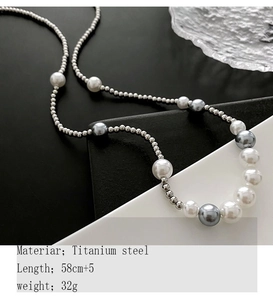 Detail of titanium steel pearl necklace with 58cm length and silver metallic beads