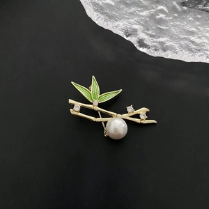 Chinese Style Bamboo Artificial Pearl Brooch For Women Gold Plated Copper Enamel Green Leaf Zircon Elegant Corsage Pin Fashion Jewelry