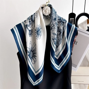 Vintage Floral Satin Satin Square Scarf Retro Print Lightweight Neck Wrap Elegant Hair Bandana Fashion Accessory Women