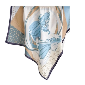 Elegante sciarpa in seta viola con motivi geometrici astratti e pois moderni