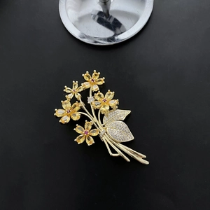 Exquisite golden flower bouquet brooch with yellow crystals and pavé white leaves for women