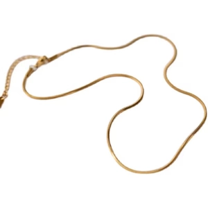 Collier minimaliste en chaîne serpent carrée plaqué or 18K avec fermoir mousqueton