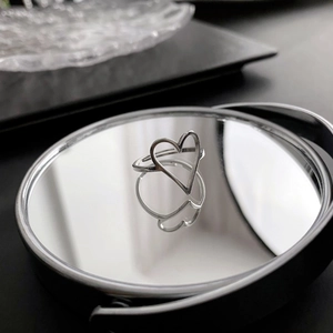Bague réglable minimaliste en acier inoxydable en forme de cœur avec reflet miroir élégant