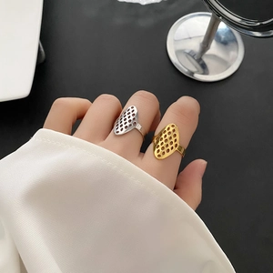 Minimalist hollow oval mesh rings in 18k gold and silver plating for fashion styling