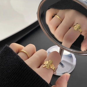 Titanium steel gold-plated four-leaf clover ring set with minimalist round band