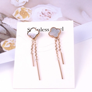 Boucles d'oreilles trèfle à quatre feuilles en acier inoxydable or rose avec pompon