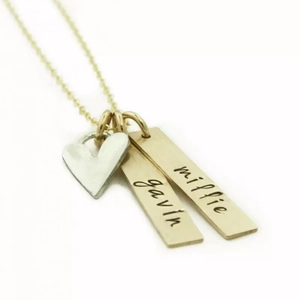 Collier personnalisé en acier inoxydable avec plaques gravées et pendentif cœur