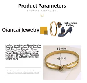 Détail montrant les dimensions et la texture du bracelet croisé en acier inoxydable 316L