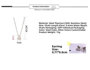 Vue détaillée de l'ensemble collier et boucles d'oreilles cœur en acier 304L