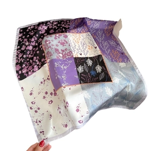 Foulard en soie élégant pour femmes avec patchwork floral et motifs vintage violets