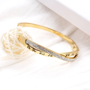 Bracelet croisé en acier doré avec chiffres romains et cristaux scintillants