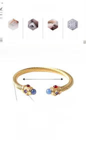 Dettaglio del bracciale a cavo ritorto dorato con pietre preziose colorate incastonate