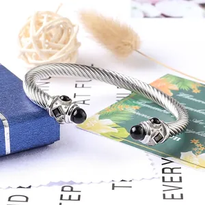 Bracciale rigido a cavo ritorto argento con pietre preziose nere tonde e quadrate