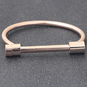 Macro shot of rose gold horseshoe bracelet featuring a polished D-ring screw design
