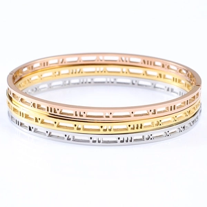 Set di tre bracciali in acciaio inossidabile con numeri romani in oro, argento e rosa