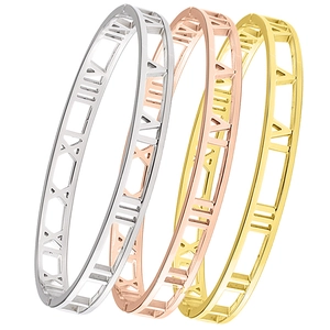 Set di tre bracciali in acciaio inossidabile con numeri romani traforati in oro 18 carati