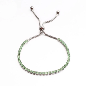 Bracciale tennis argento in acciaio inox con zirconi verdi quadrati e chiusura scorrevole