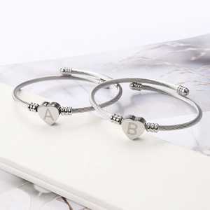 Bracelets coeur en fil d'acier tressé avec breloques lettres A et B personnalisées
