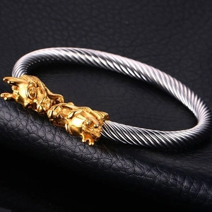 Bracciale da uomo in acciaio intrecciato argento con due teste di drago dorate alle estremità