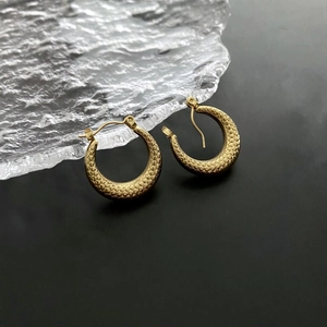 Textured Hoop Earrings Titanium Steel Gold Plated Snake Scale Embossed Retro Minimalist Jewelry For Women