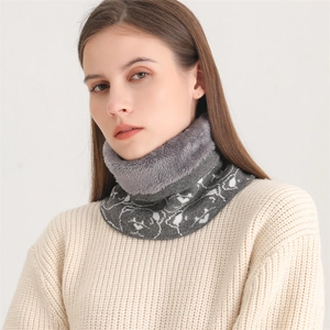 Winter warm knitted neck warmer with plush lining and bear pattern for women