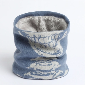 Scaldacollo blu in maglia con teschio bianco e dettaglio fodera in pile grigio