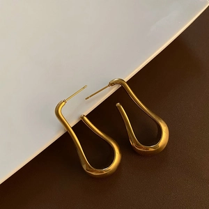 Polished gold irregular teardrop earrings in minimalist organic geometric fluid design